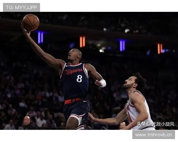 朱利叶斯·兰德尔投篮效率提升显著，关键时刻助尼克斯拉开比分
